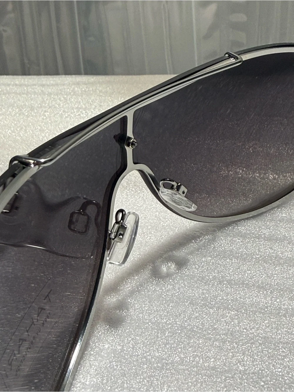 Tahari TM136 MSLV Rimless Shield Sunglasses Y2K Black Wrap Around-New-Unisex